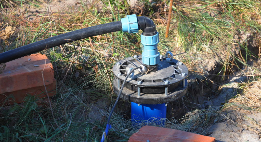 HOW SUBMERSIBLE PUMPS WORK: ADVANTAGES AND DISADVANTAGES OF SUBMERSIBLE PUMPS